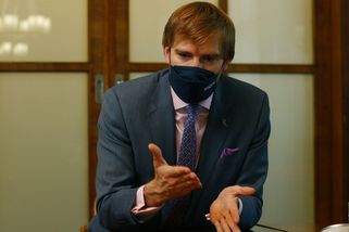 Personál domovů by měl být očkovaný povinně, shodují se politici - Novinky